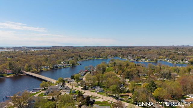 17554 Grand River Avenue, Ferrysburg City, MI 49456
