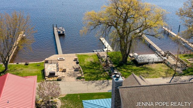 17554 Grand River Avenue, Ferrysburg City, MI 49456
