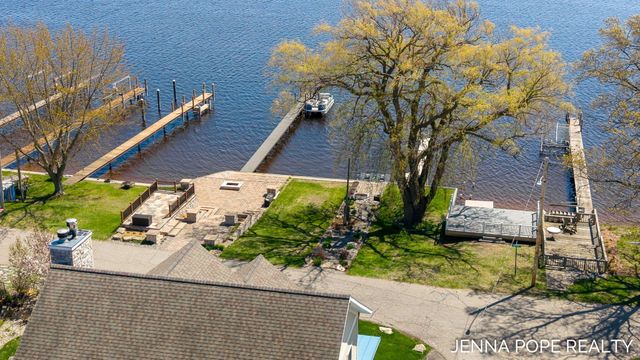17554 Grand River Avenue, Ferrysburg City, MI 49456