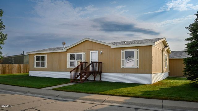 5192 Sumter Circle, Bismarck, ND 58503 property photo