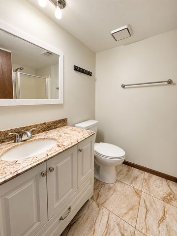 1239 Chalet Road 101, Naperville, IL 60563