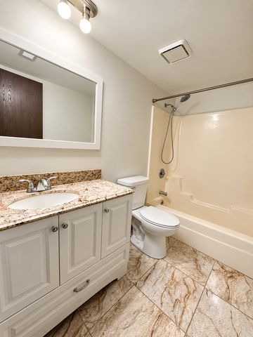 1239 Chalet Road 101, Naperville, IL 60563