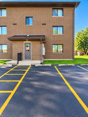 1239 Chalet Road 101, Naperville, IL 60563