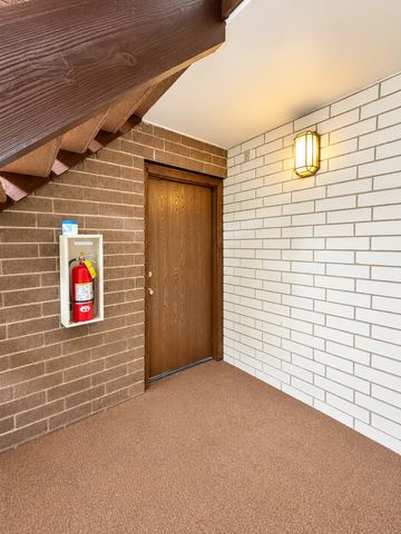 1239 Chalet Road 101, Naperville, IL 60563