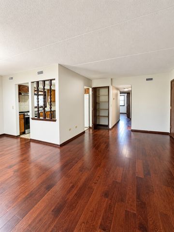 1239 Chalet Road 101, Naperville, IL 60563