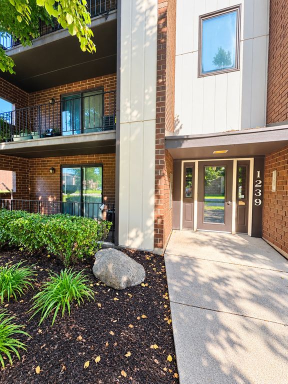 1239 Chalet Road 101, Naperville, IL 60563 — photo 2