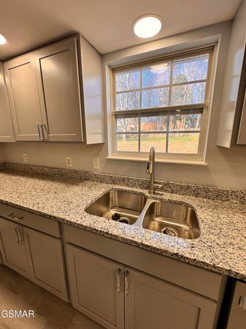 913 Columbine Lea, Sevierville, TN 37862