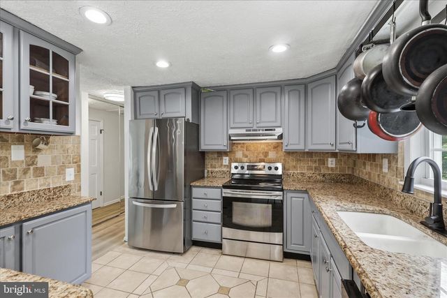 12821 PINECREST RD, Herndon, VA 20171
