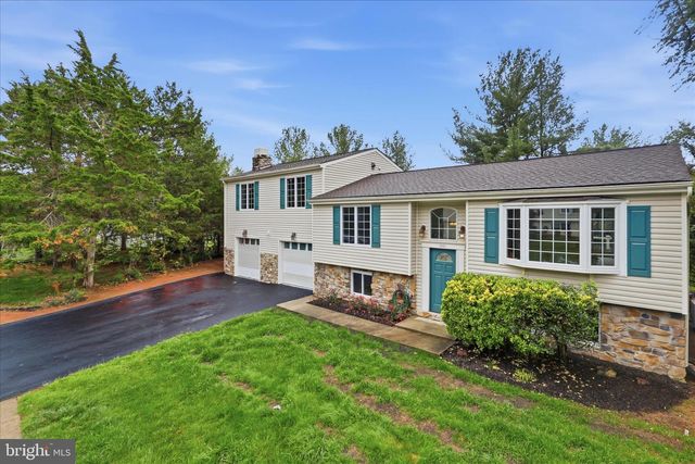 12821 PINECREST RD, Herndon, VA 20171