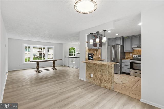 12821 PINECREST RD, Herndon, VA 20171