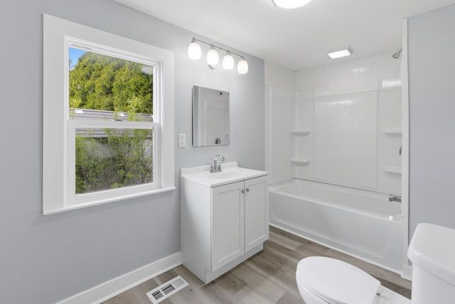 8416 W Bluemound ROAD, Milwaukee, WI 53226