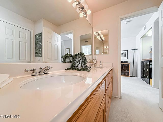 260 Sycamore Ridge Street, Simi Valley, CA 93065