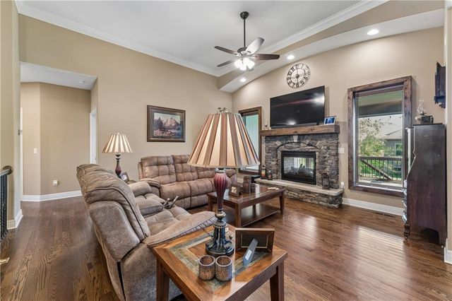 17218 W 197TH Place, Spring Hill, KS 66083