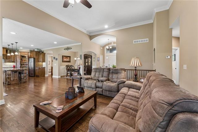17218 W 197TH Place, Spring Hill, KS 66083