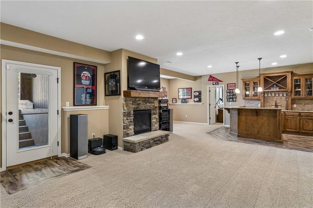 17218 W 197TH Place, Spring Hill, KS 66083
