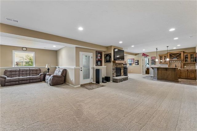 17218 W 197TH Place, Spring Hill, KS 66083