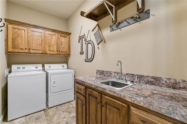 17218 W 197TH Place, Spring Hill, KS 66083