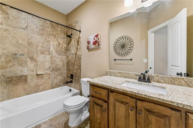 17218 W 197TH Place, Spring Hill, KS 66083
