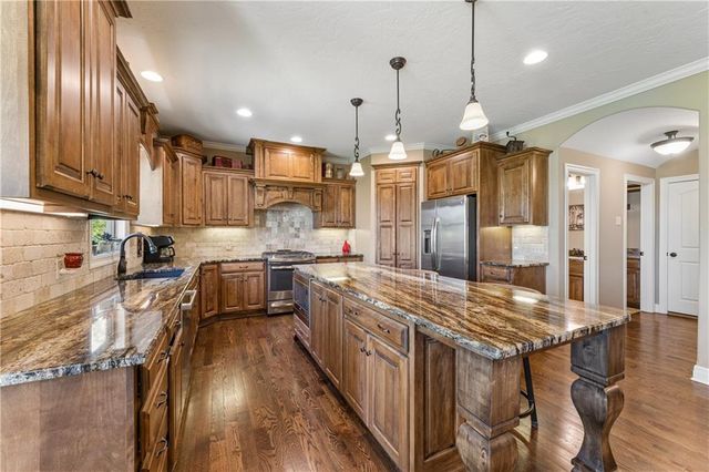 17218 W 197TH Place, Spring Hill, KS 66083