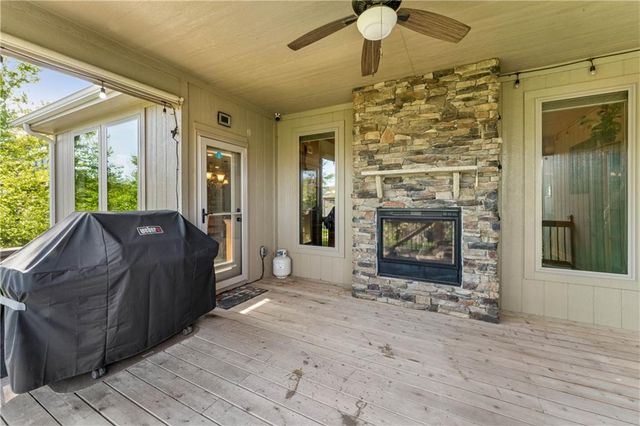 17218 W 197TH Place, Spring Hill, KS 66083