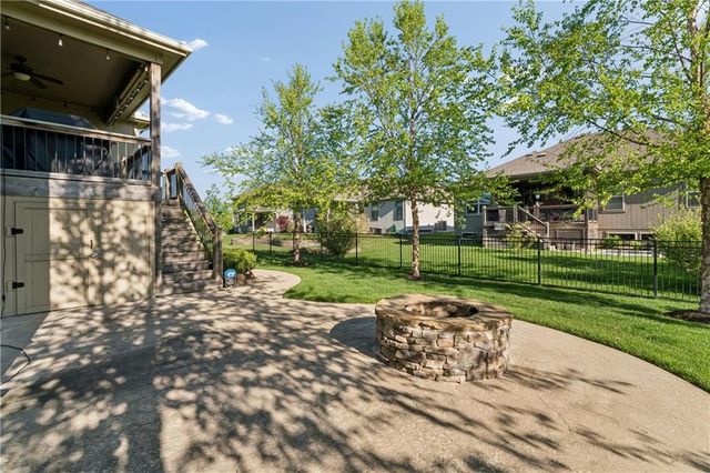 17218 W 197TH Place, Spring Hill, KS 66083