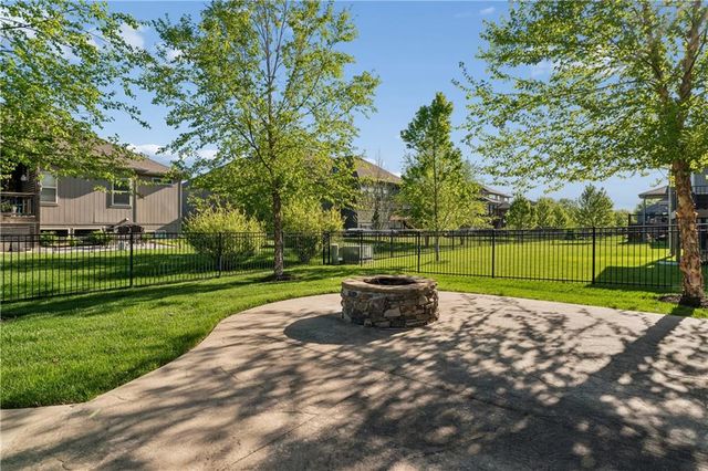 17218 W 197TH Place, Spring Hill, KS 66083