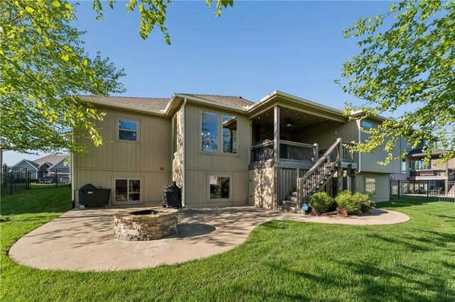 17218 W 197TH Place, Spring Hill, KS 66083
