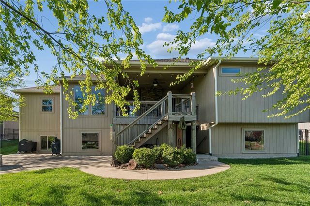 17218 W 197TH Place, Spring Hill, KS 66083