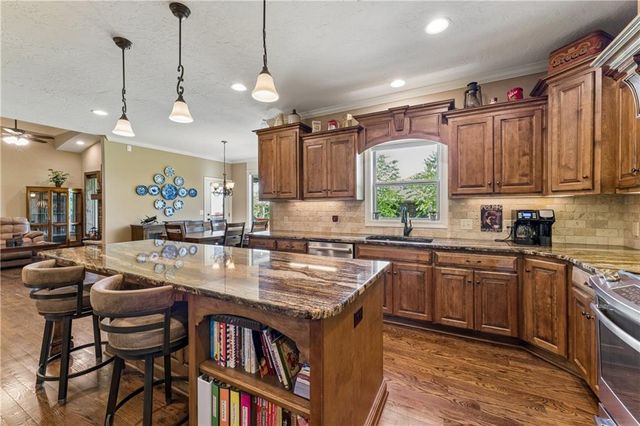 17218 W 197TH Place, Spring Hill, KS 66083