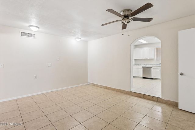 735 E SOUTH MOUNTAIN Avenue, Phoenix, AZ 85042