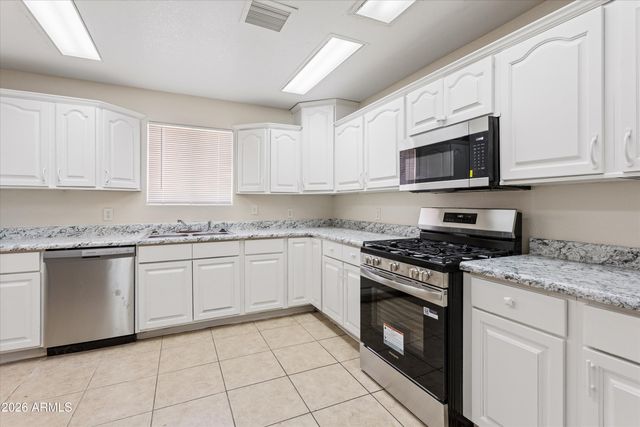 735 E SOUTH MOUNTAIN Avenue, Phoenix, AZ 85042