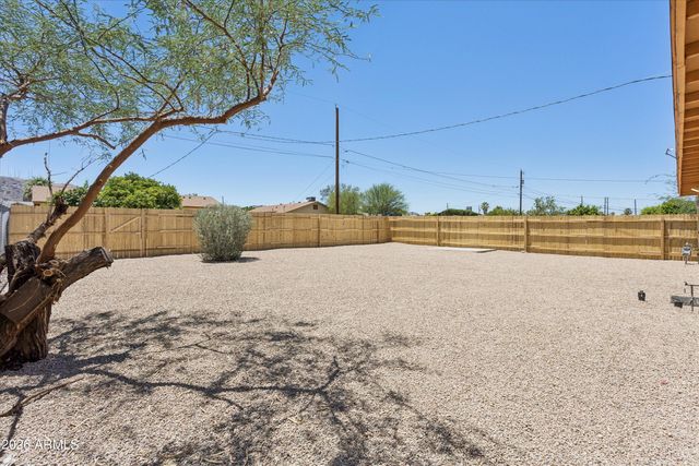 735 E SOUTH MOUNTAIN Avenue, Phoenix, AZ 85042