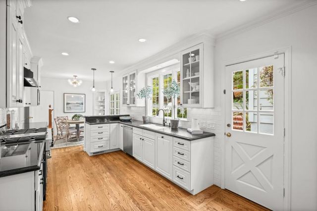 2835 Hillside Drive, Burlingame, CA 94010
