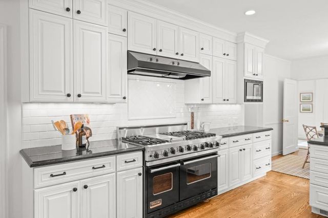 2835 Hillside Drive, Burlingame, CA 94010