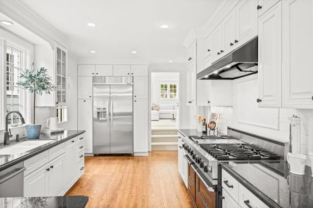 2835 Hillside Drive, Burlingame, CA 94010