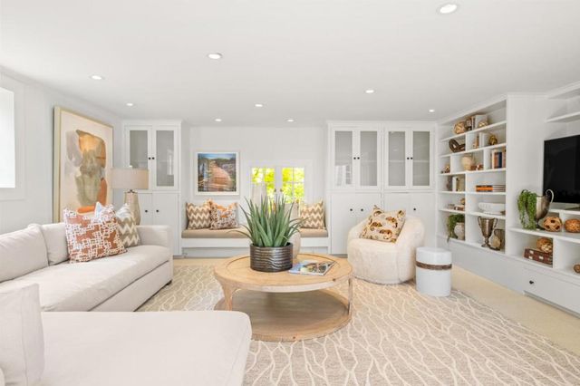 2835 Hillside Drive, Burlingame, CA 94010