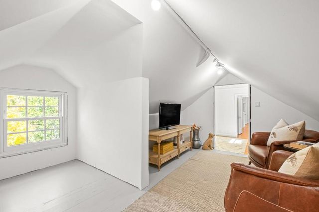 2835 Hillside Drive, Burlingame, CA 94010