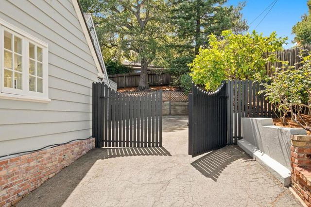 2835 Hillside Drive, Burlingame, CA 94010