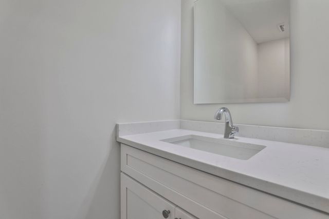 23 Crestview Way, Raymond, NH 03077