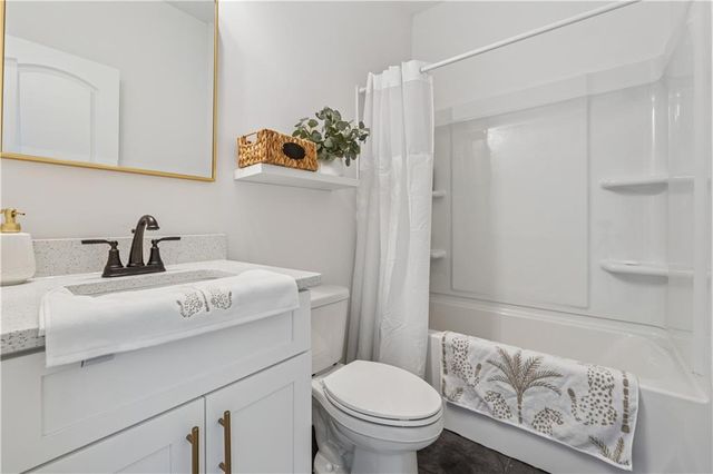 4425 Clarks Bridge Road, Gainesville, GA 30506