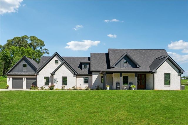 4425 Clarks Bridge Road, Gainesville, GA 30506