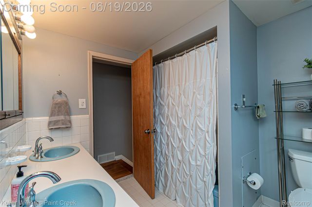 7093 Stonebrook Road, West Bloomfield Charter Township, MI 48322