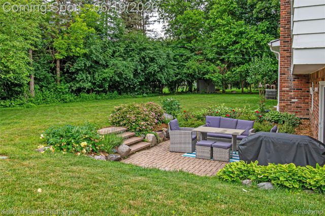 7093 Stonebrook Road, West Bloomfield Charter Township, MI 48322