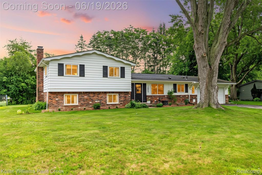 7093 Stonebrook Road, West Bloomfield Charter Township, MI 48322