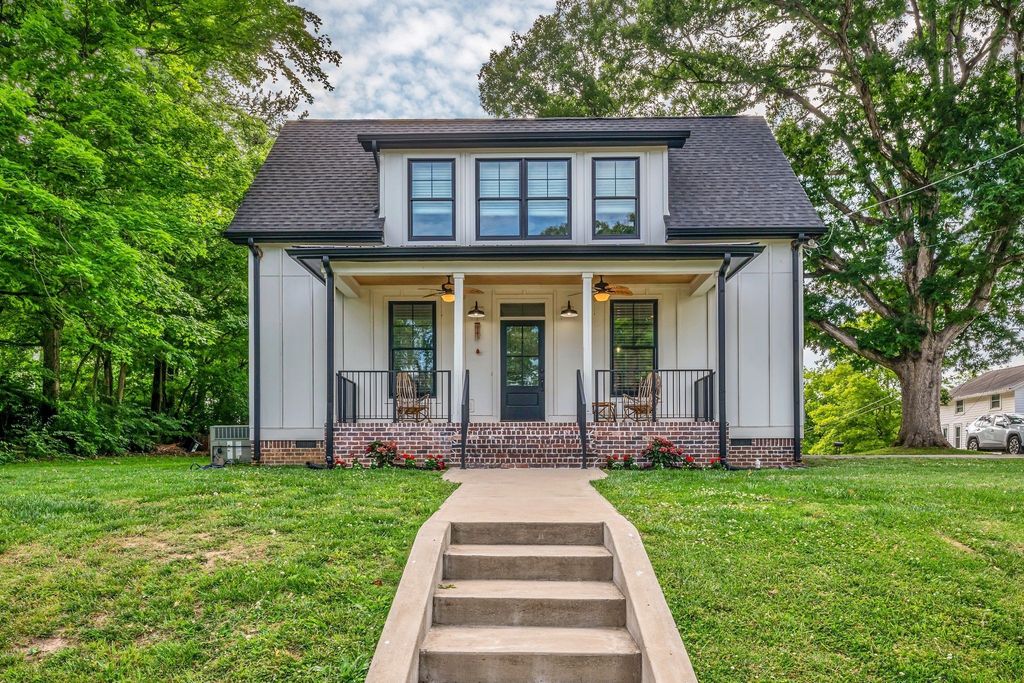 219 McCreary Heights, Dickson, TN 37055