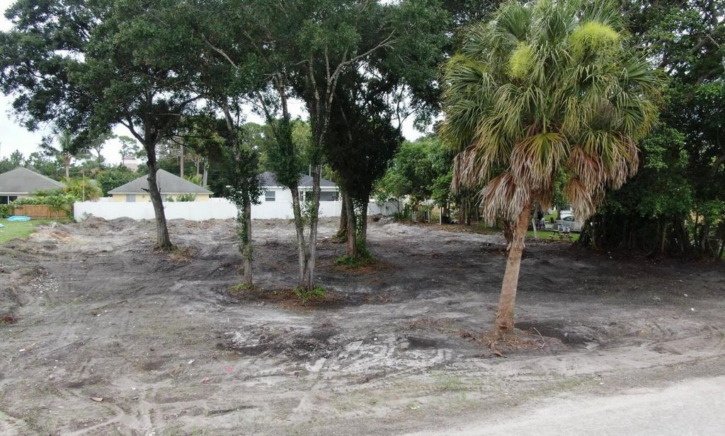 Image 3 of property listing at 000 Palm Garden Street, Palm Beach, FL 33458