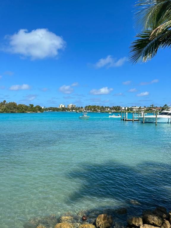 Image 5 of property listing at 000 Palm Garden Street, Palm Beach, FL 33458