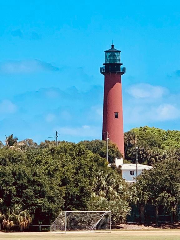 Image 7 of property listing at 000 Palm Garden Street, Palm Beach, FL 33458