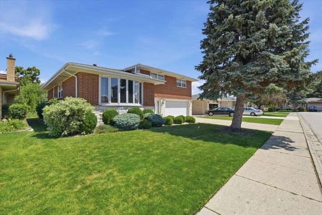 8238 W Balmoral Avenue, Chicago, IL 60656
