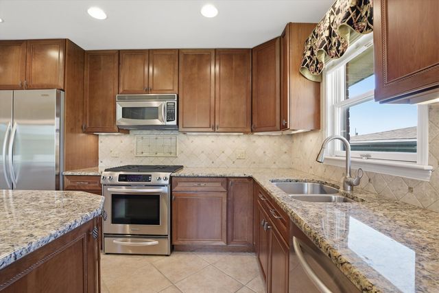 8238 W Balmoral Avenue, Chicago, IL 60656